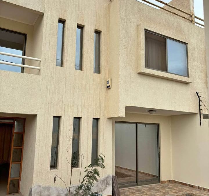 (Arrendada) Casa 3 Pisos Villa Frontera